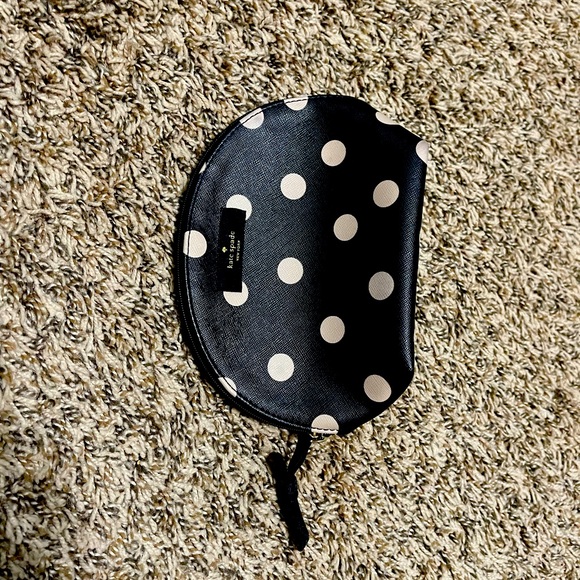 Kate Spade purse & matching cosmetic case. - Picture 3 of 7